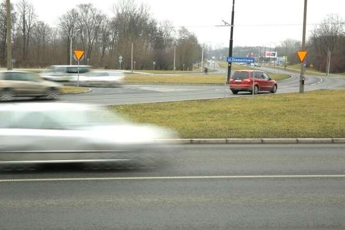 Lublin: Jest decyzja, będą światła na skrzyżowaniu ul. Diamentowej z Wrotkowską Lublin: Jest decyzja, będą światła na skrzyżowaniu ul. Diamentowej z Wrotkowską