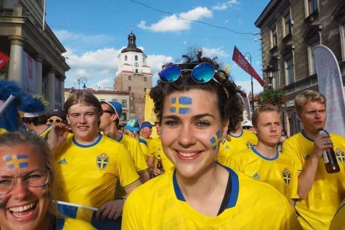 "Lublin jest nasz". Kibice Szwecji znowu przeszli ulicami miasta "Lublin jest nasz". Kibice Szwecji znowu przeszli ulicami miasta