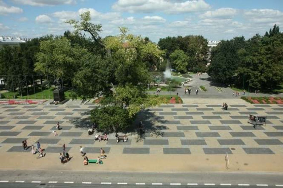 Lublin: Karuzela na pl. Litewskim, siłownia w parku Ludowym Lublin: Karuzela na pl. Litewskim, siłownia w parku Ludowym