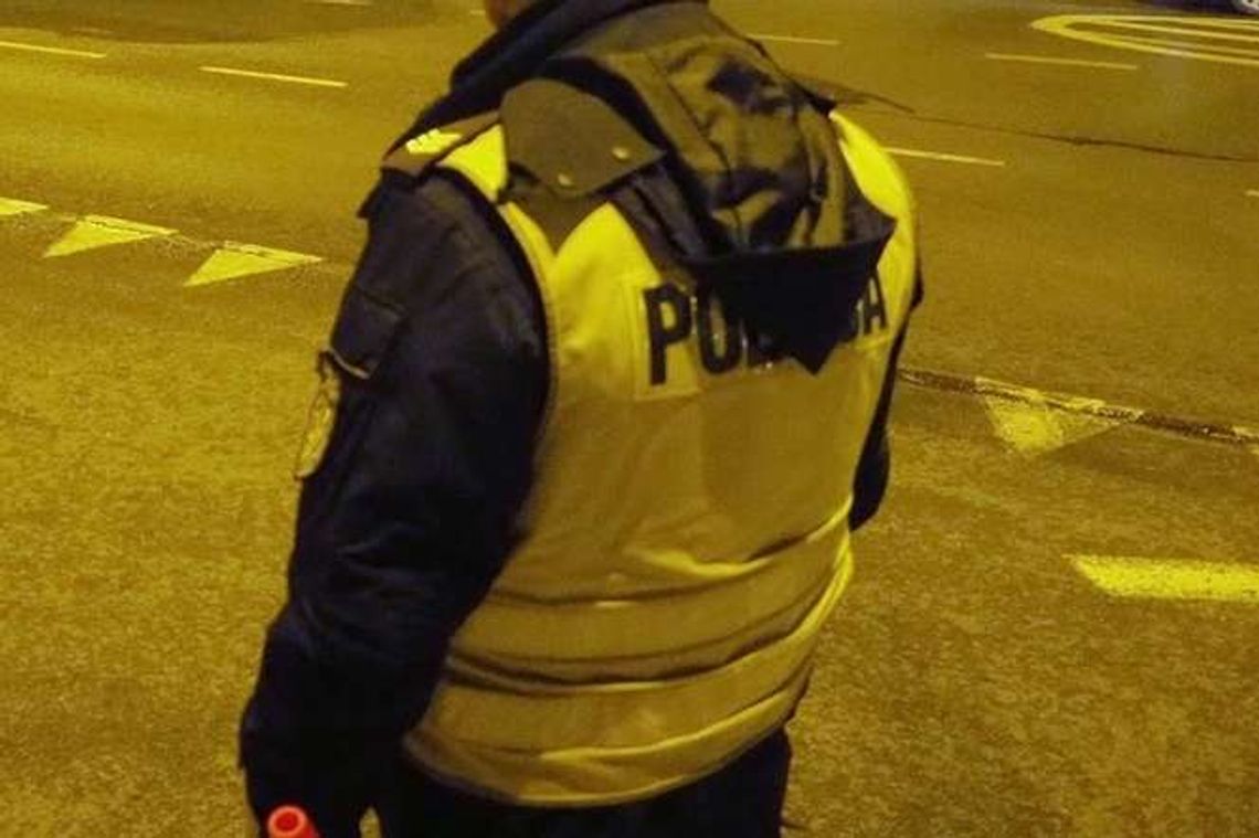 Lublin: Kierowca mercedesa próbował przejechać policjanta