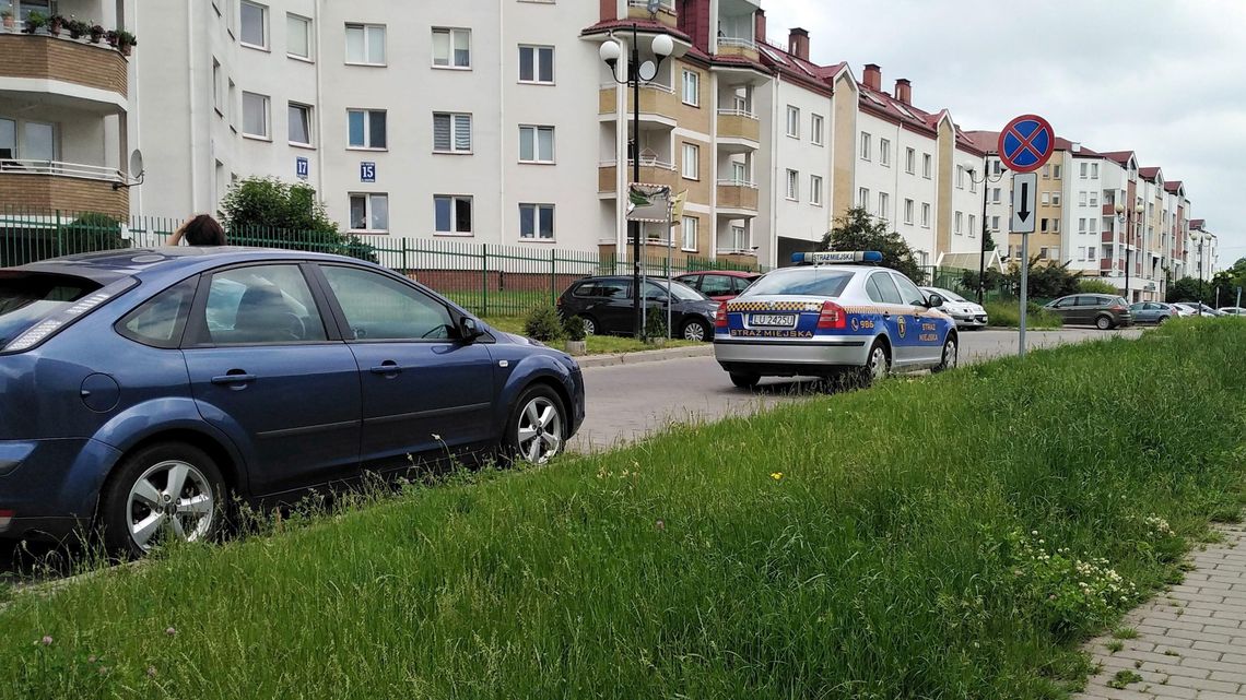 Lublin: Kierowcy rano znaleźli blokady na kołach. Niedawno pojawił się tu zakaz Lublin: Kierowcy rano znaleźli blokady na kołach. Niedawno pojawił się tu zakaz