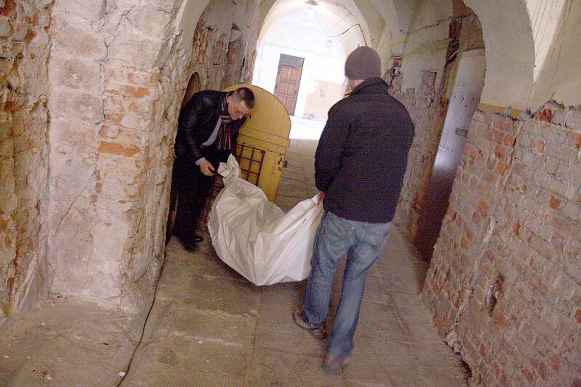 Lublin: Kim jest martwy człowiek w walizce? Lublin: Kim jest martwy człowiek w walizce?