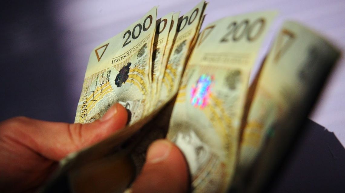 Lublin: Klienci płacili kurierowi za przesyłki, ale pieniądze gdzieś znikały Lublin: Klienci płacili kurierowi za przesyłki, ale pieniądze gdzieś znikały