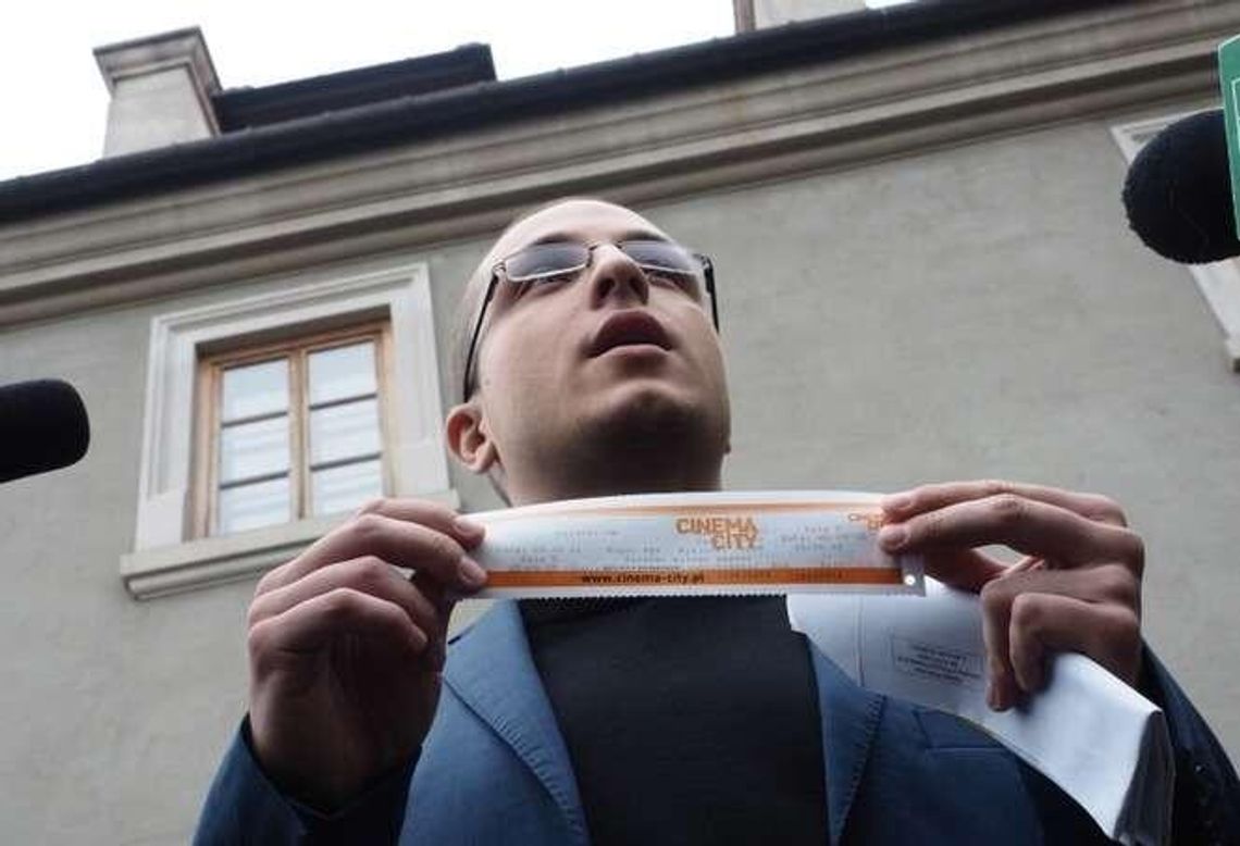 Lublin: Korwinowcy chcieli wręczyć Palikotowi bilet na film o Pileckim Lublin: Korwinowcy chcieli wręczyć Palikotowi bilet na film o Pileckim