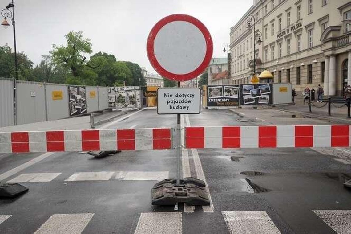 Lublin: Krakowskie Przedmieście zamknięte dla ruchu, powstaje deptak Lublin: Krakowskie Przedmieście zamknięte dla ruchu, powstaje deptak