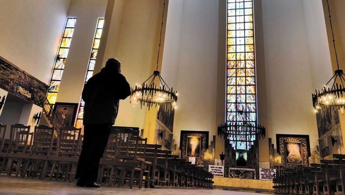 Lublin: Ksiądz modlił się o opamiętanie nauczycieli, kilka osób wyszło z kościoła