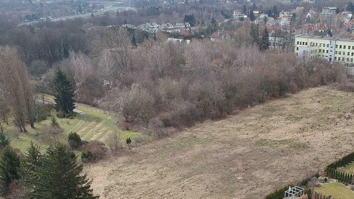 Lublin: Księża chcą zbudować osiedle domów jednorodzinnych. Jest jednak problem Lublin: Księża chcą zbudować osiedle domów jednorodzinnych. Jest jednak problem