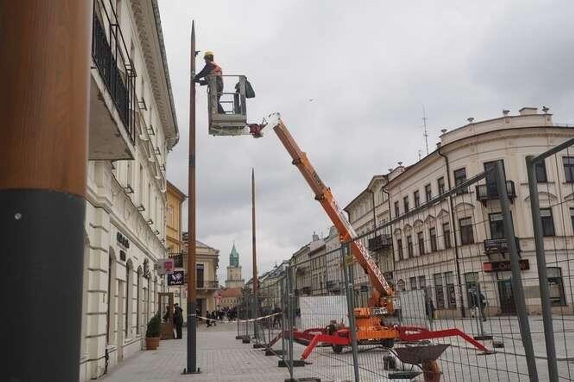 Lublin: Latarnie z drewna. Nowy zakup miasta Lublin: Latarnie z drewna. Nowy zakup miasta