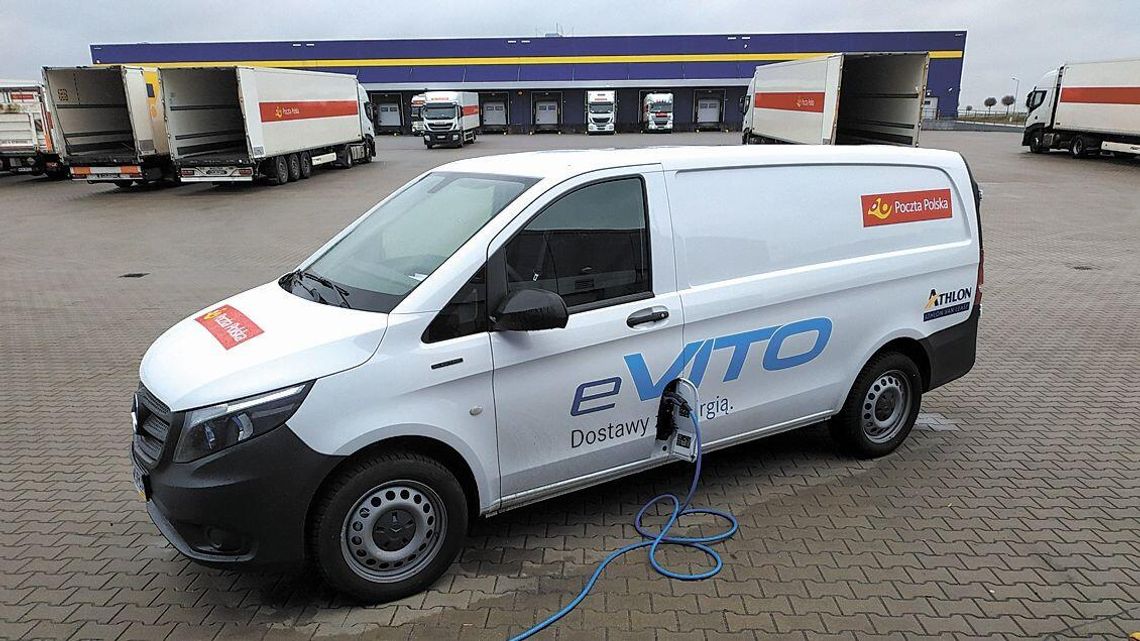 Lublin: Listonosze testują samochód elektryczny Lublin: Listonosze testują samochód elektryczny