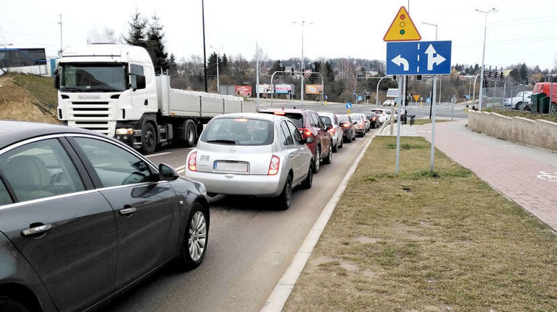 Lublin: Mierzą natężenie ruchu na skrzyżowaniu ul. Jana Pawła II z Jantarową