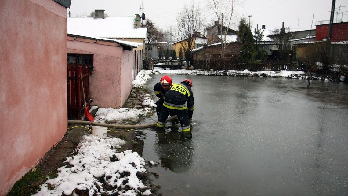 Lublin: Mieszkańcy boją się podtopień domów i z niepokojem patrzą na Bystrzycę