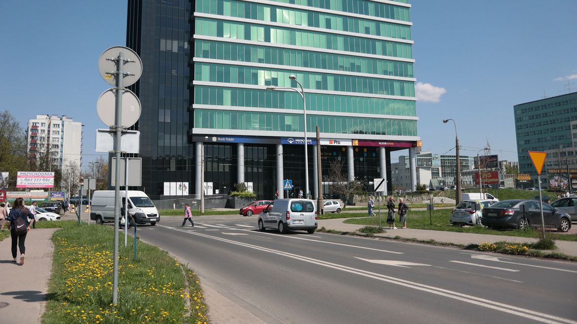 Lublin: Mieszkańcy chcą innej jazdy koło biurowca. Co na to Ratusz? Lublin: Mieszkańcy chcą innej jazdy koło biurowca. Co na to Ratusz?