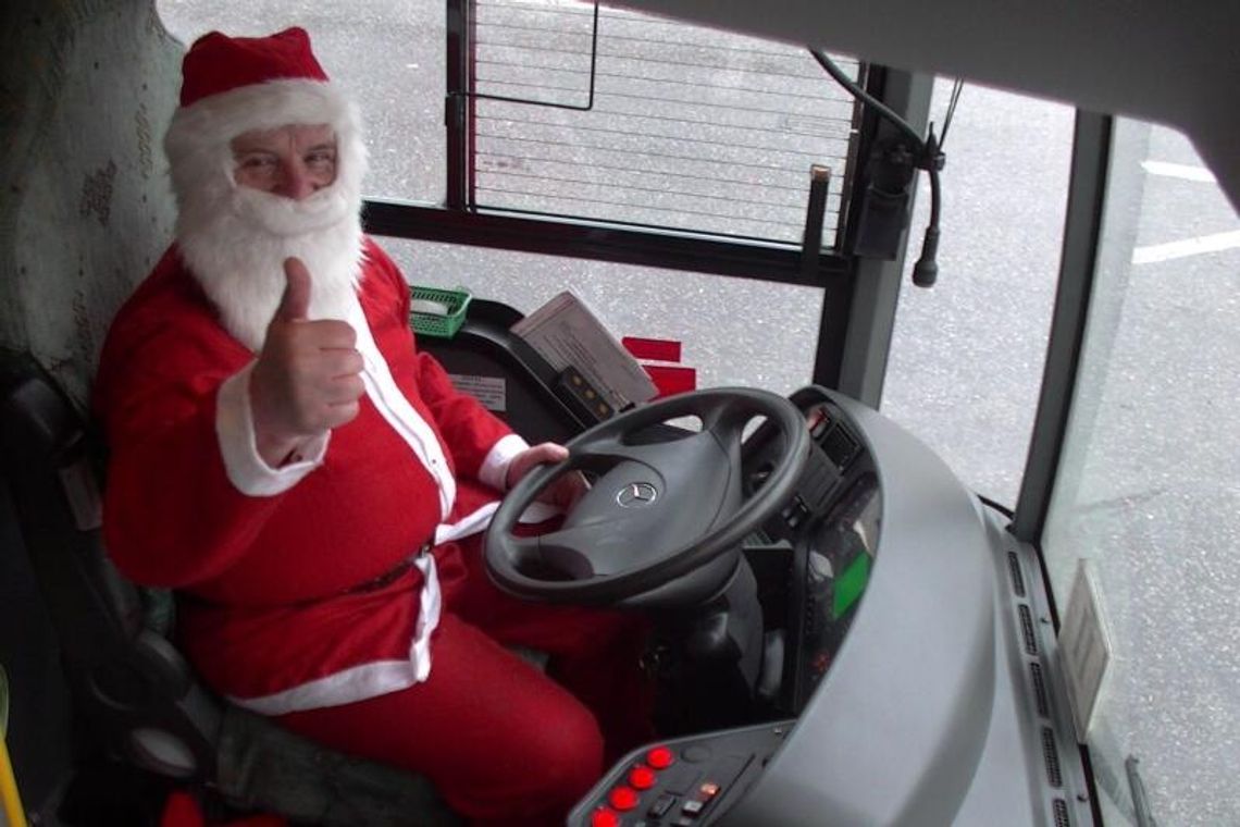 Lublin: Mikołaje kierowali miejskimi autobusami (wideo) Lublin: Mikołaje kierowali miejskimi autobusami (wideo)