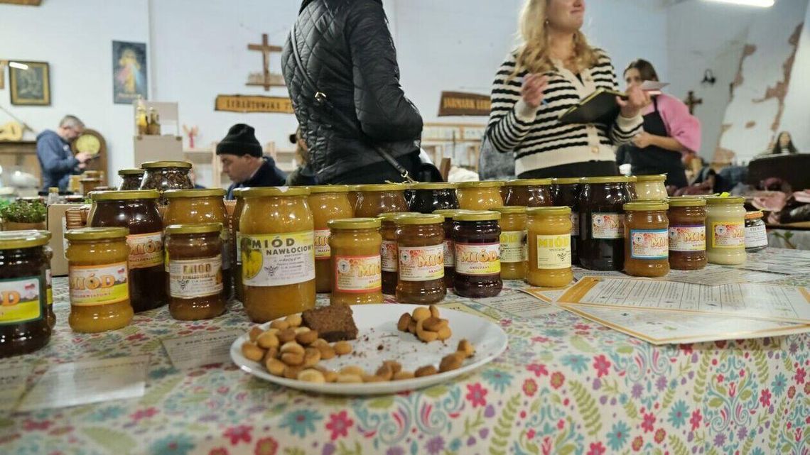 Lublin miodem stoi. Jarmark pszczelich produktów Lublin miodem stoi. Jarmark pszczelich produktów