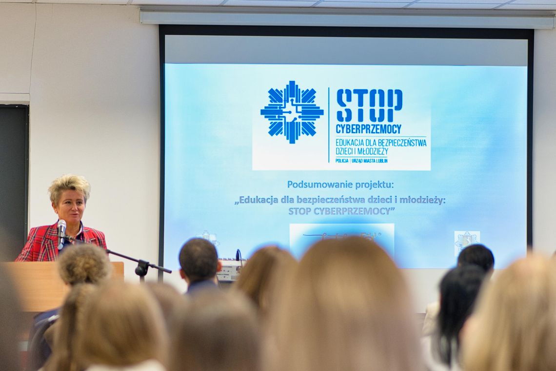 Lublin mówi STOP cyberprzemocy. Policja, miasto i szkoły łączą siły, by chronić najmłodszych Lublin mówi STOP cyberprzemocy. Policja, miasto i szkoły łączą siły, by chronić najmłodszych