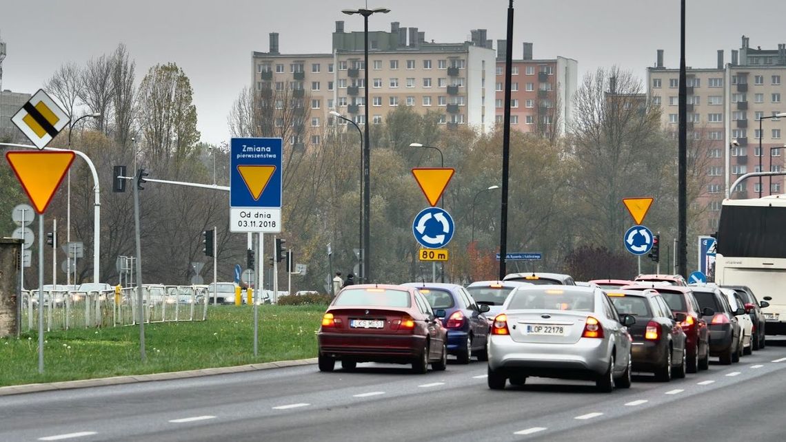 Lublin: Na tym skrzyżowaniu w nocy sygnalizacja już miała zgasnąć. Ale jeszcze się boją