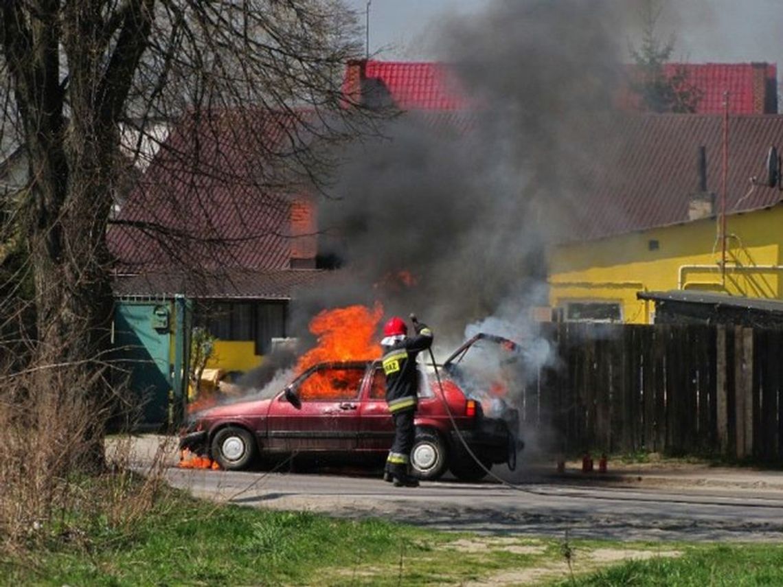 Lublin: Na ul. Nałkowskich spłonął samochód (zdjęcia)