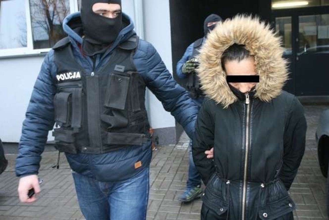 Lublin: Nakłaniali ludzi do wypłacania pieniędzy z kont. 30 osób okradzionych