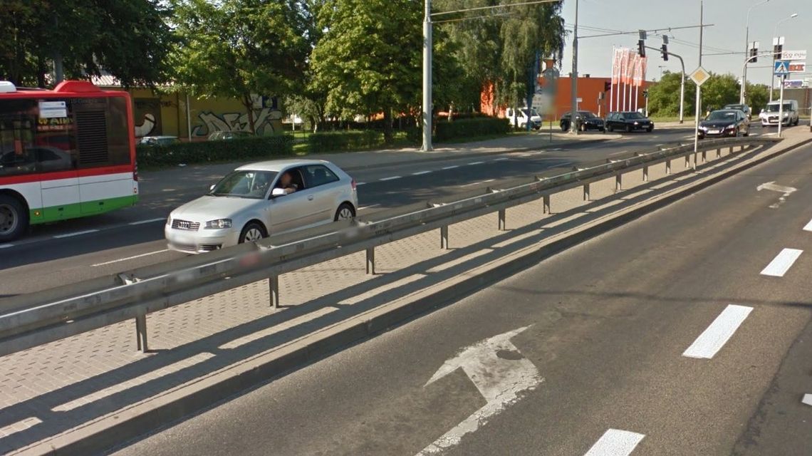 Lublin: Naklejki na barierach energochłonnych nie do ruszenia