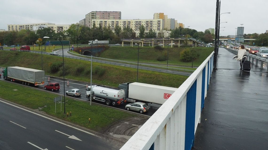 Lublin. Nastolatka siedziała już na poręczy wiaduktu