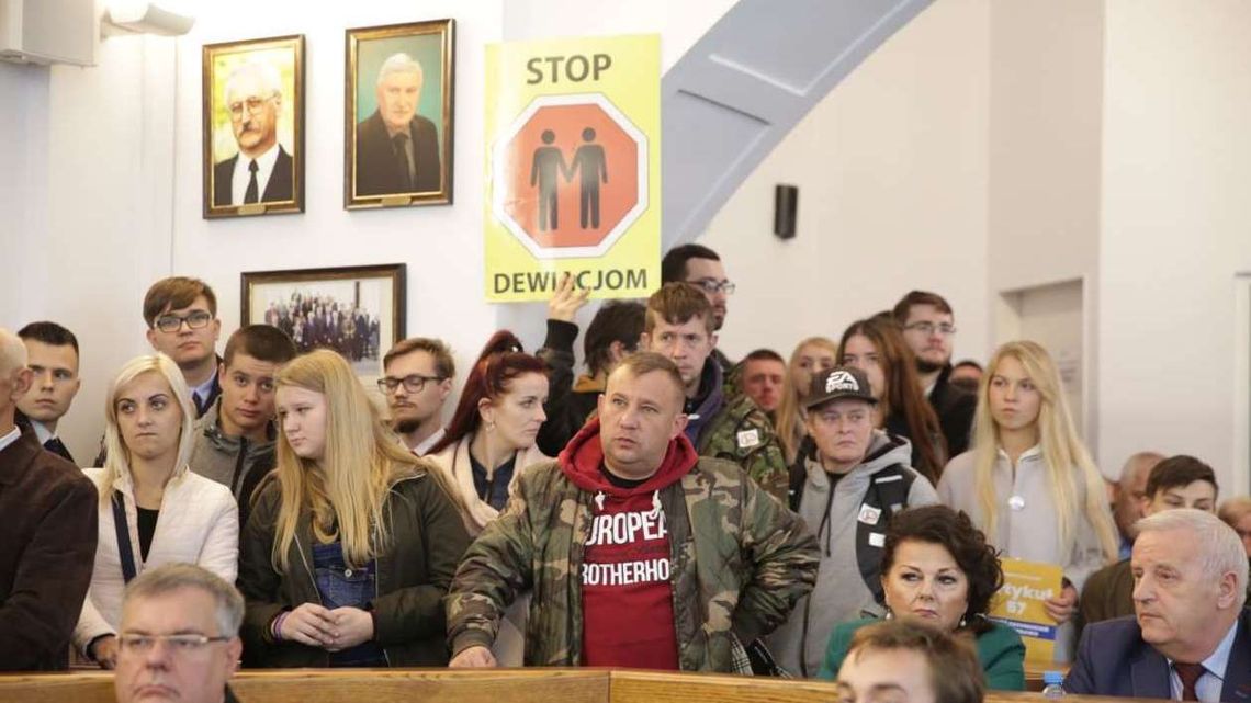 Lublin: Nie było dyskusji o Marszu Równości. Otworzyli sesję i od razu zamknęli [wideo, zdjęcia]
