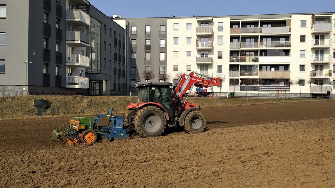 Lublin: Nie sprzedał ziemi deweloperom. Rolnik z blokowiska znowu w akcji