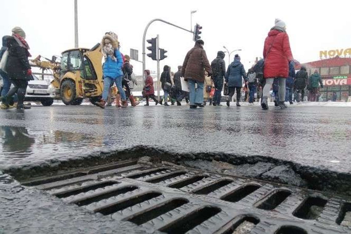 Lublin: Niedawno odnowiona al. Tysiąclecia już wymaga naprawy