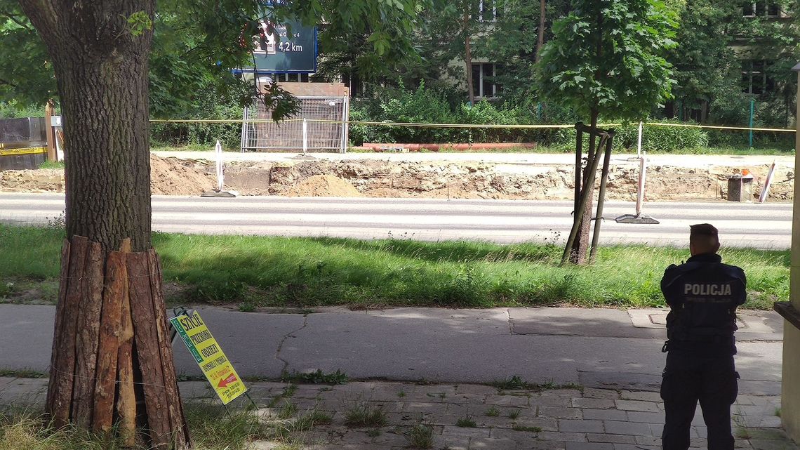 Lublin: Niewybuch na Al. Racławickich. Saperzy jadą na miejsce, przejazd i przejście zablokowane