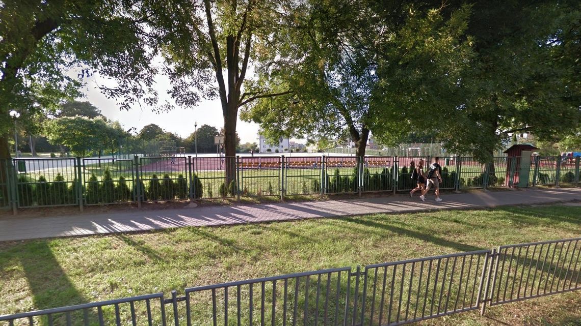 Lublin: Nowa nawierzchnia ma się pojawić na szkolnym boisku przy ul. Lotniczej Lublin: Nowa nawierzchnia ma się pojawić na szkolnym boisku przy ul. Lotniczej