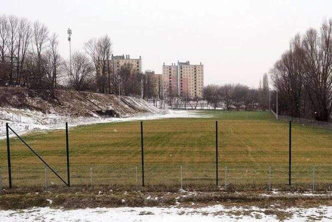 Lublin: Nowe boisko i już do rozbiórki? "Nie nadaje się do użytku"