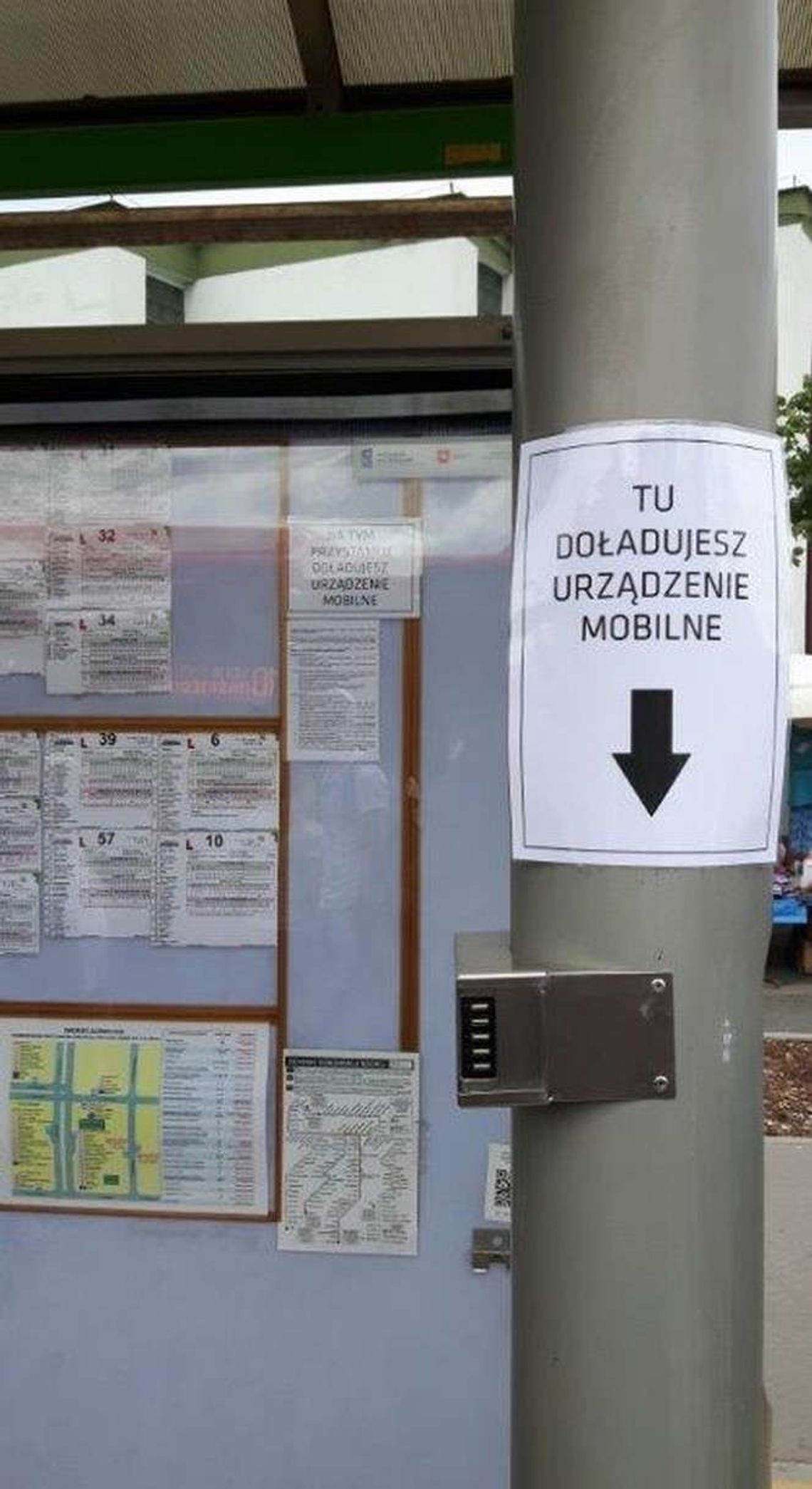 Lublin: Nowe ładowarki do telefonów komórkowych na przystankach Lublin: Nowe ładowarki do telefonów komórkowych na przystankach