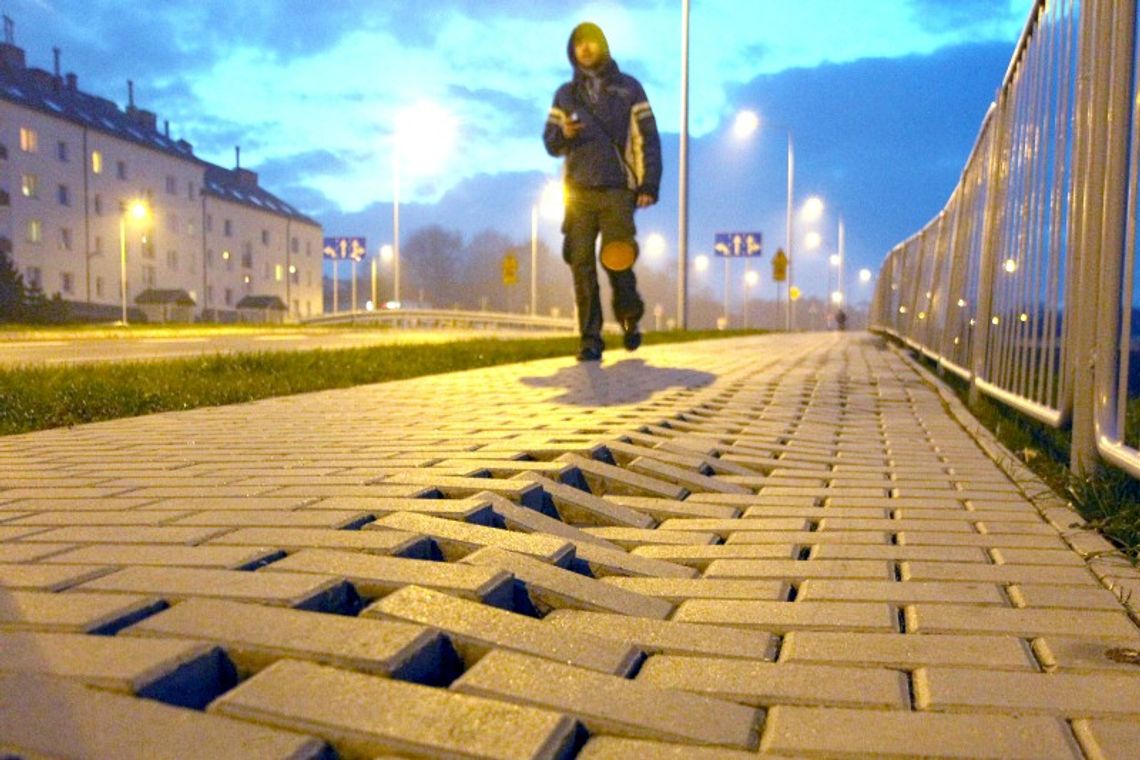 Lublin: Nowy chodnik, a już do naprawy Lublin: Nowy chodnik, a już do naprawy