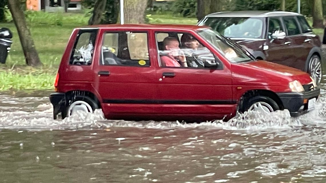 Lublin. Oberwanie chmury na Ponikwodzie Lublin. Oberwanie chmury na Ponikwodzie