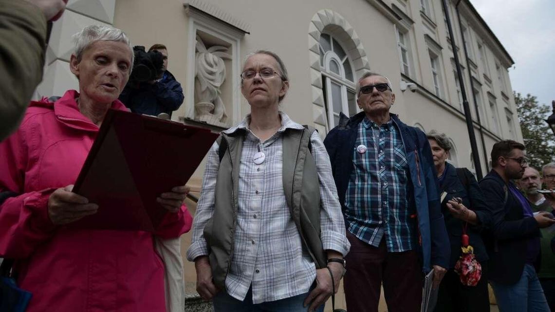 Lublin: Odczytali "skandaliczną" wypowiedź na schodach u wojewody. A potem na siebie donieśli