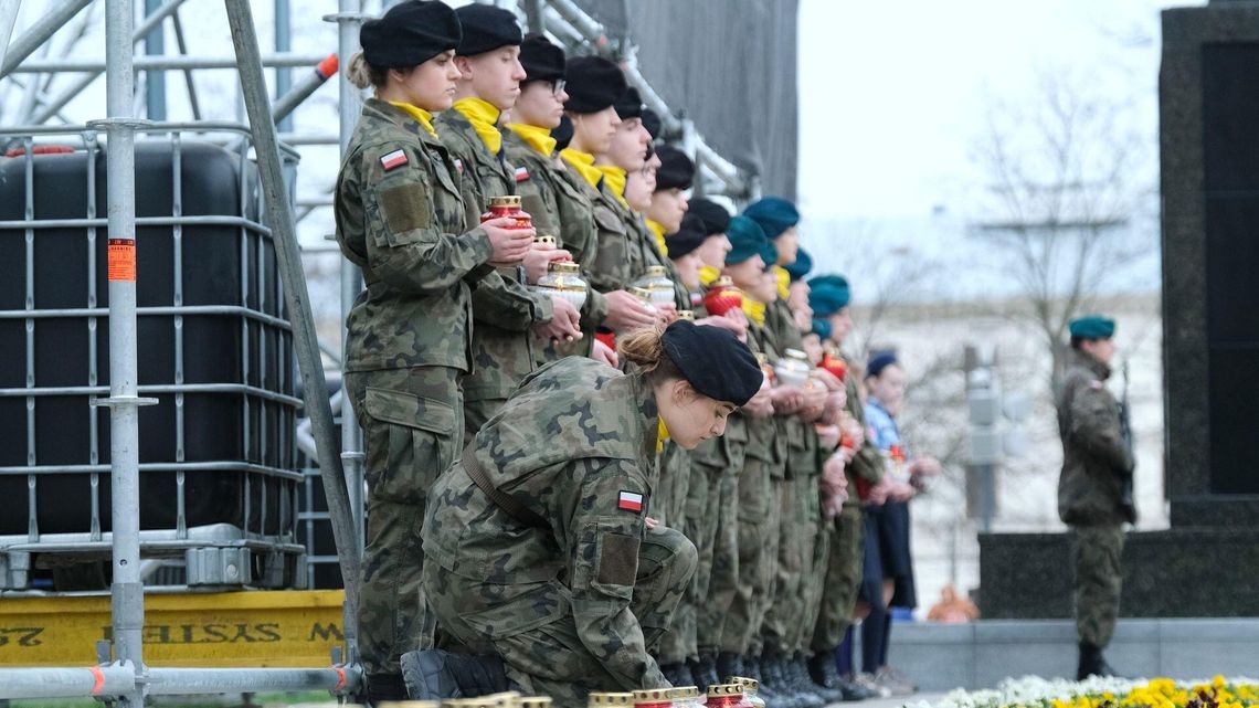 Lublin oddał hołd ofiarom katastrofy smoleńskiej [zdjęcia]