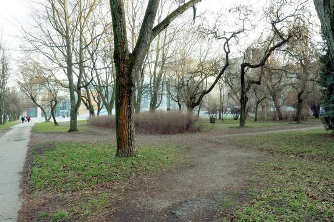 Lublin: Odnowią placyk koło CSK, postawią pomnik pierwszego rektora KUL Lublin: Odnowią placyk koło CSK, postawią pomnik pierwszego rektora KUL