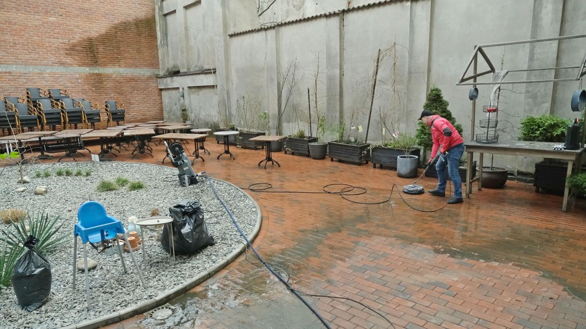 Lublin. Ogródki piwne chcą się już rozłożyć, ale jest problem Lublin. Ogródki piwne chcą się już rozłożyć, ale jest problem