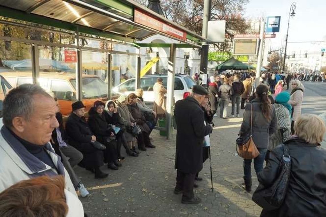 Lublin: Ostatnie kursy linii komunikacji miejskiej na cmentarze