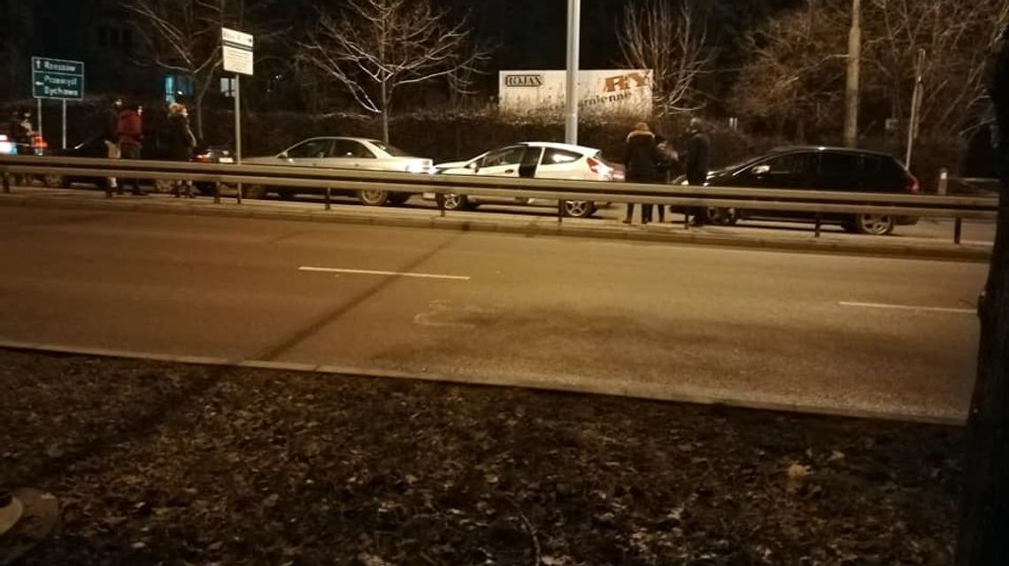 Lublin: Pięć samochodów zderzyło się na al. Kraśnickiej