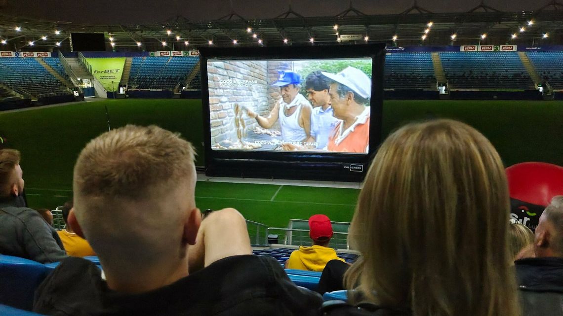 Lublin. „Pirania” w basenie ma przynieść dochód. Arena Lublin też stała się kinem