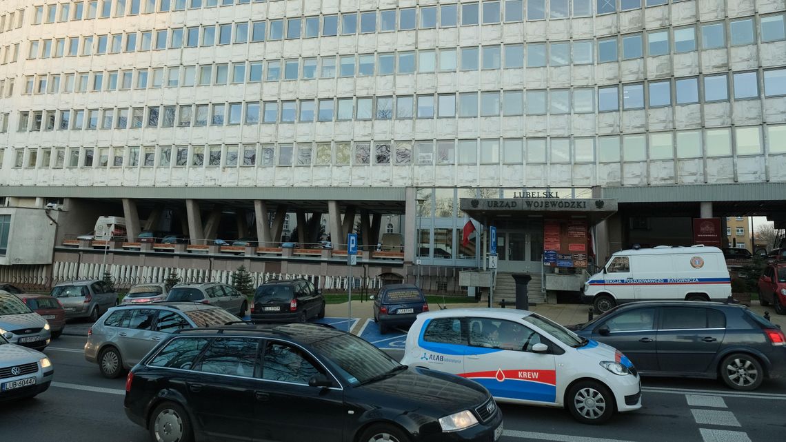 Lublin: Po paszport pójdziemy w nowych godzinach. Potem przeniosą także biuro