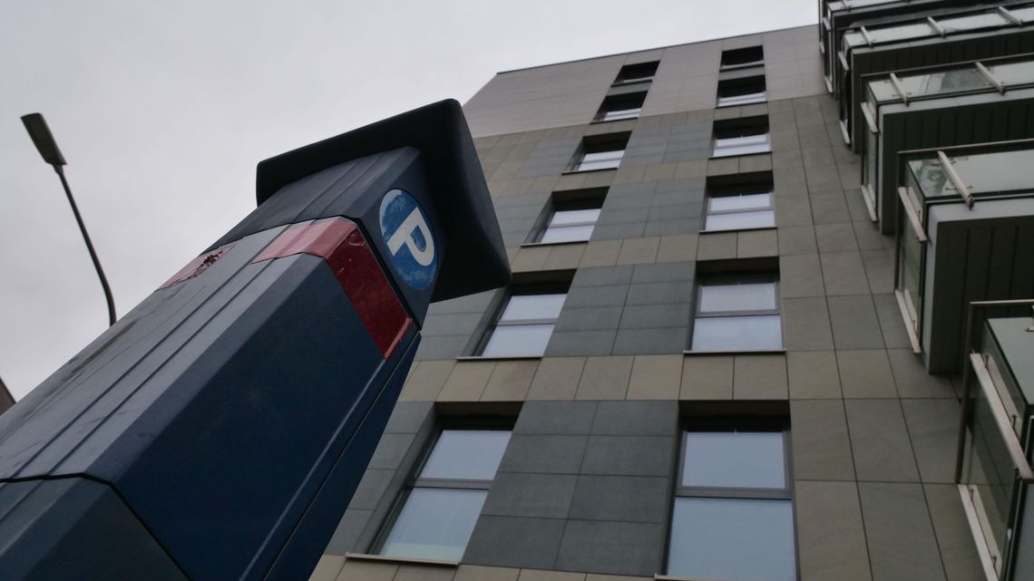 Lublin. Pod blokiem pojawiły się parkomaty. Mieszkańcy zaskoczeni Lublin. Pod blokiem pojawiły się parkomaty. Mieszkańcy zaskoczeni