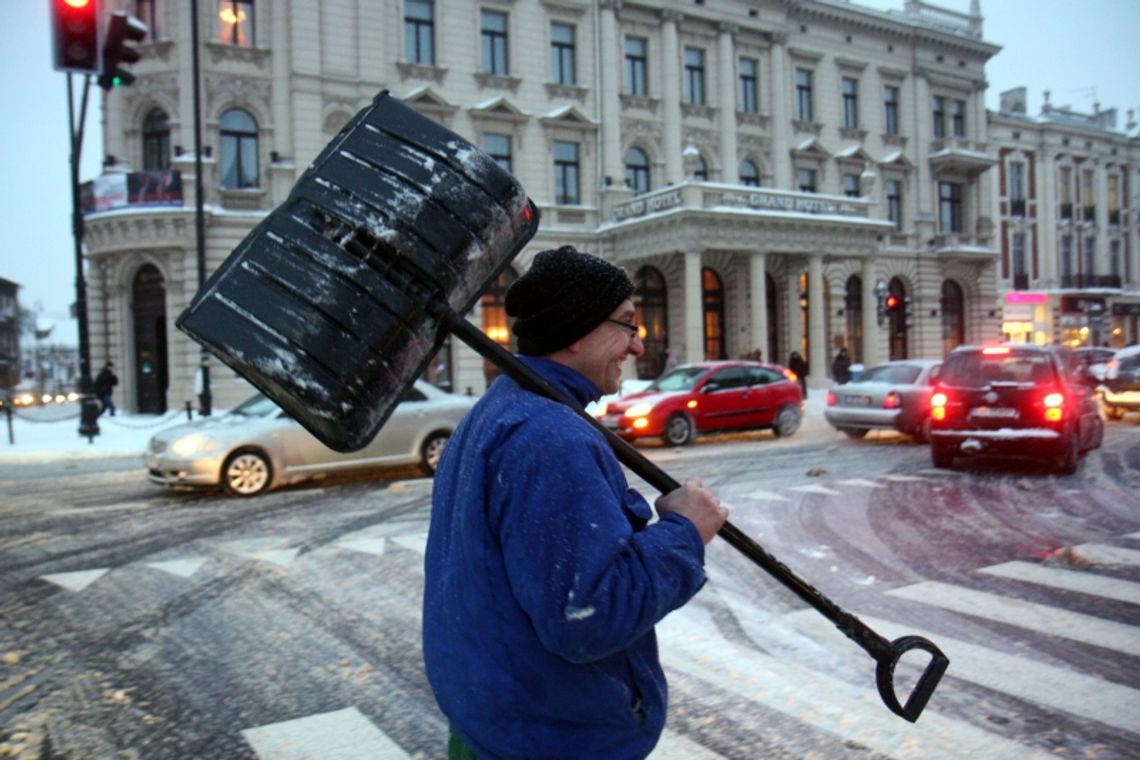 Lublin pod śniegiem. Zasypane drogi i chodniki Lublin pod śniegiem. Zasypane drogi i chodniki