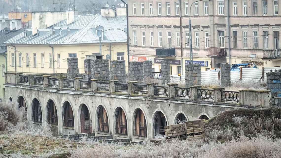 Lublin: Podziemnego parkingu nie ma do dziś, a Ratusz nie naliczył ani złotówki kary Lublin: Podziemnego parkingu nie ma do dziś, a Ratusz nie naliczył ani złotówki kary