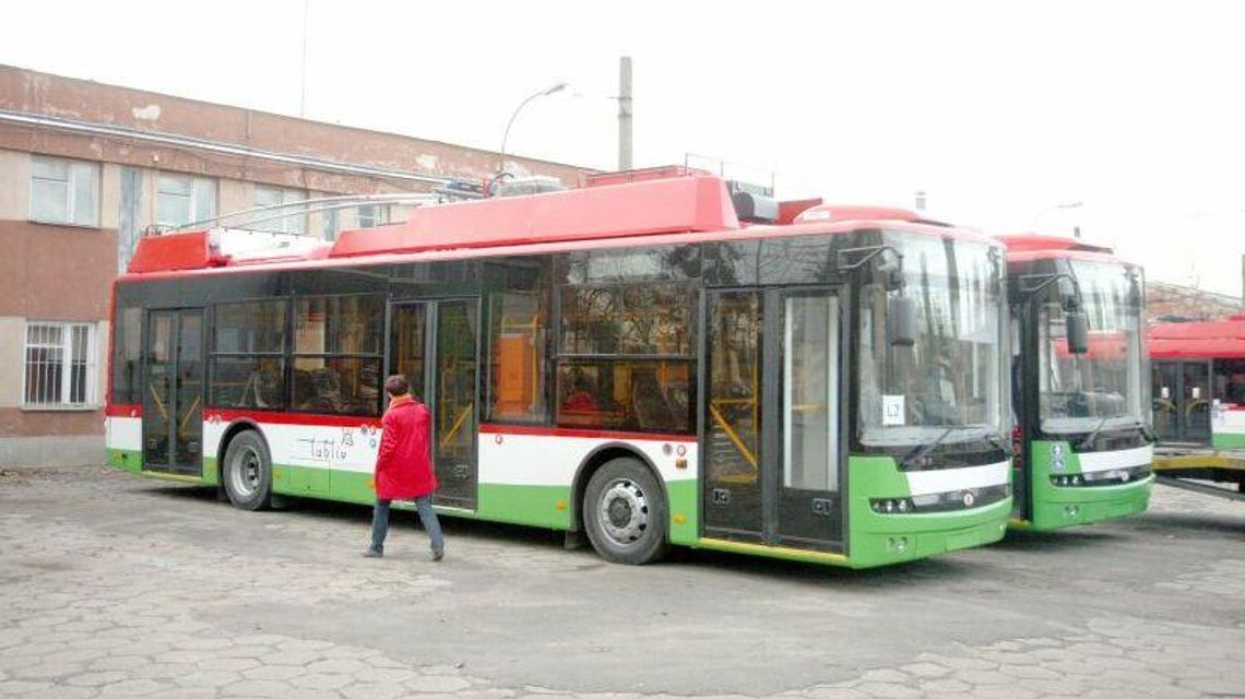 Lublin. Pół miliona strat po pożarze w MPK. Zaczęło się od baterii na dachu trolejbusu