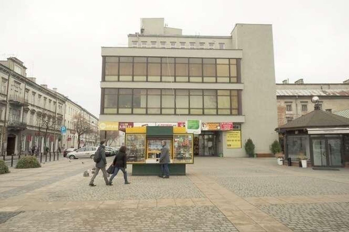 Lublin: Postawili kiosk na środku placu przed pedetem. Wkracza konserwator zabytków
