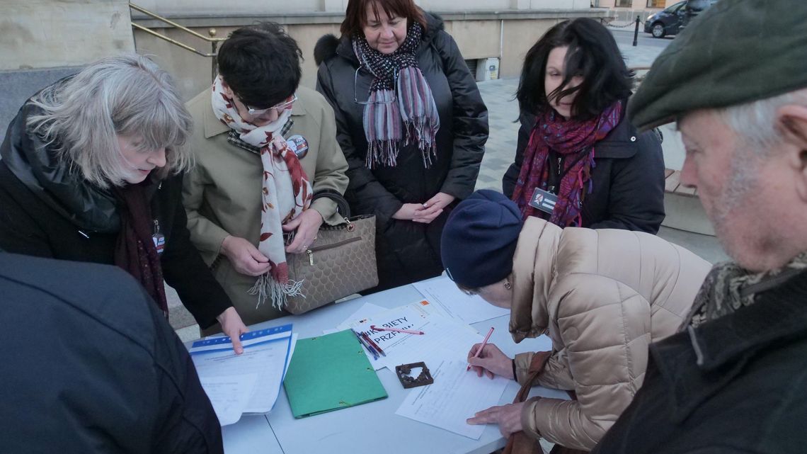 Lublin powinien dofinansowywać procedurę in vitro? Zbierają podpisy [wideo]