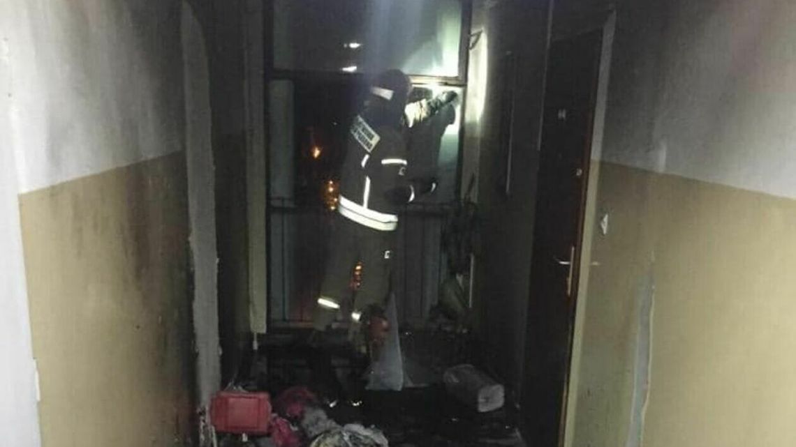 Lublin. Pożar mieszkania od hulajnogi. Strażak: „Nie przypominam sobie takiego przypadku”