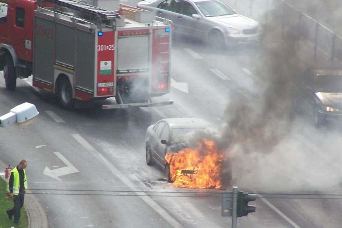 Lublin: Pożar samochodu na Krańcowej (zdjęcia) Lublin: Pożar samochodu na Krańcowej (zdjęcia)