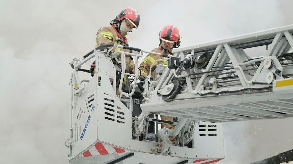 Lublin. Pożar w kamienicy na Starym Mieście. Kłęby dymu odcięły drogę ewakuacji